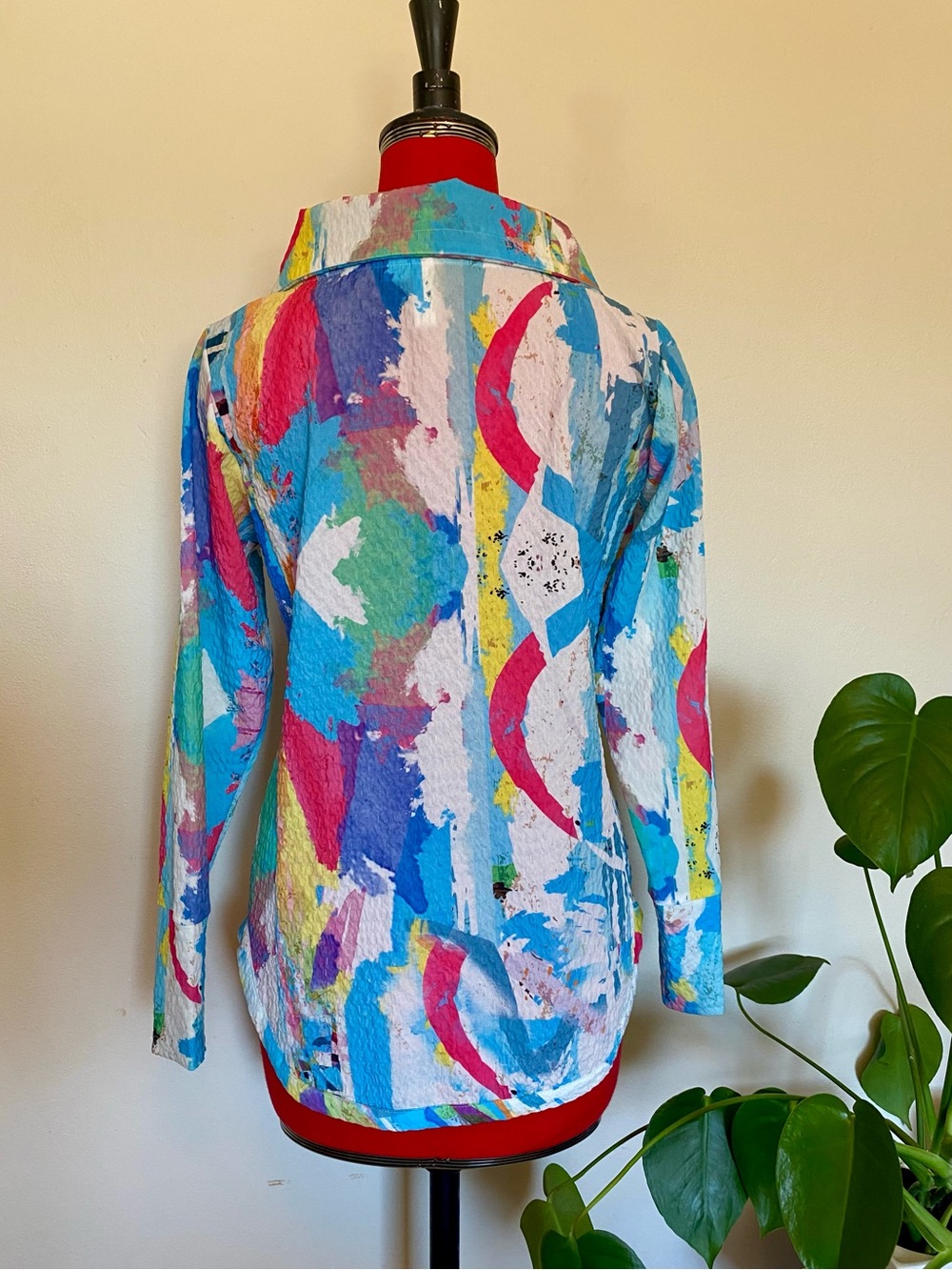 🎨 Abstract Multi-Color Textured Top - Picture 3 of 8
